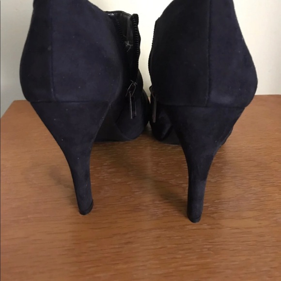 9&CO Booties - Picture 3 of 4